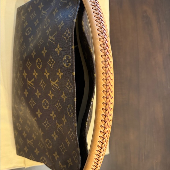 Authentic Louis Vuitton Artsy MM - Picture 12 of 15